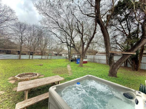 Canyon Lake River House Retreat-Location with Hot Tub